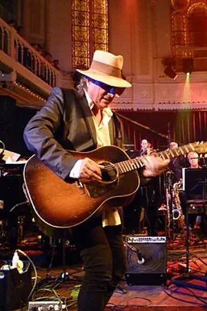 Gary Lucas