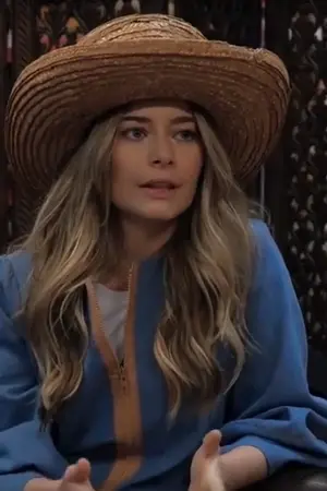 Laura Cosoi