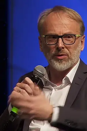 Oliver Schröm
