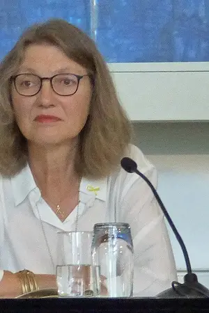 Esther Schapira