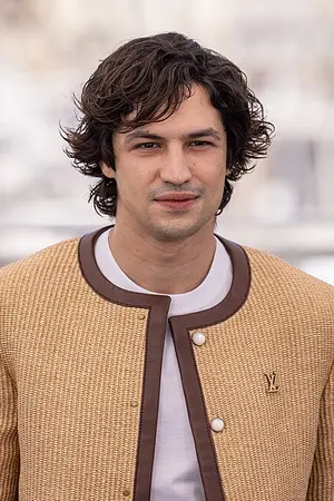 Gabriel Leone