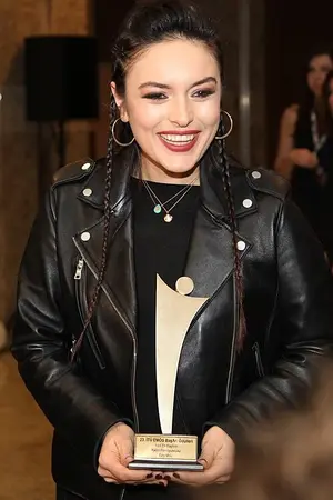 Ezgi Mola