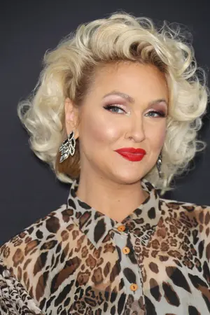 Jenn Lyon