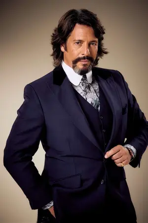 Laurence Llewelyn-Bowen