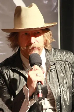 Lew Temple