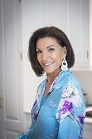 Hilary Farr