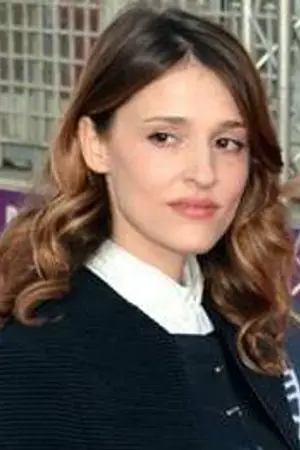 Lola Bessis