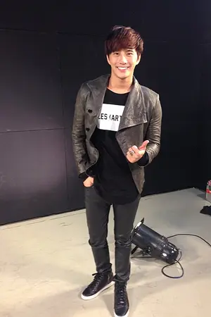 Thassapak Hsu