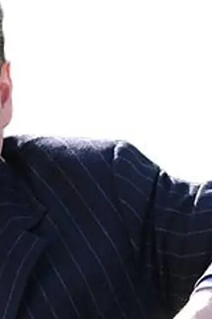 Hywel Bennett