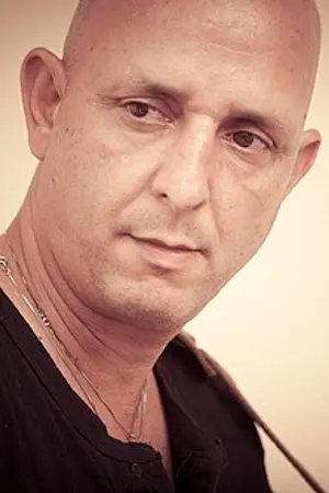 Yoni Roe