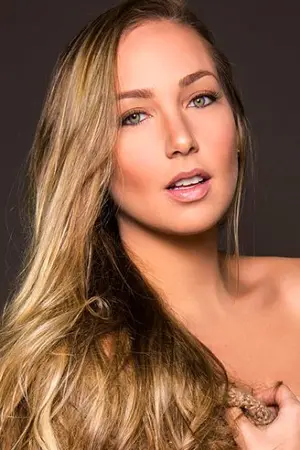 Vanessa Pose