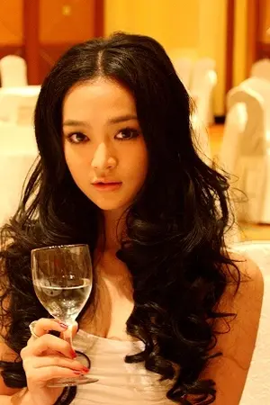 He Zhuoyan