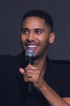Elliot Knight