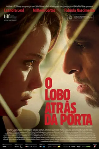 El lobo detrás de la puerta (2013)